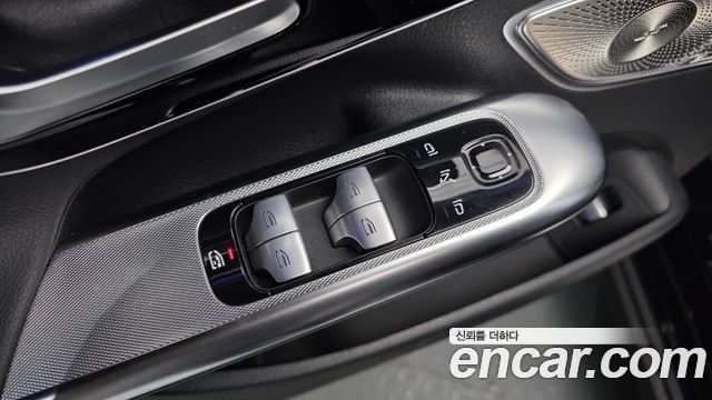 Mercedes-Benz EQE 2023 — photo 29