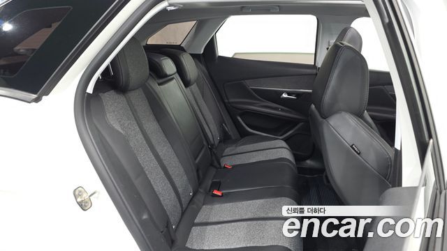 Peugeot 3008 2018 — photo 11