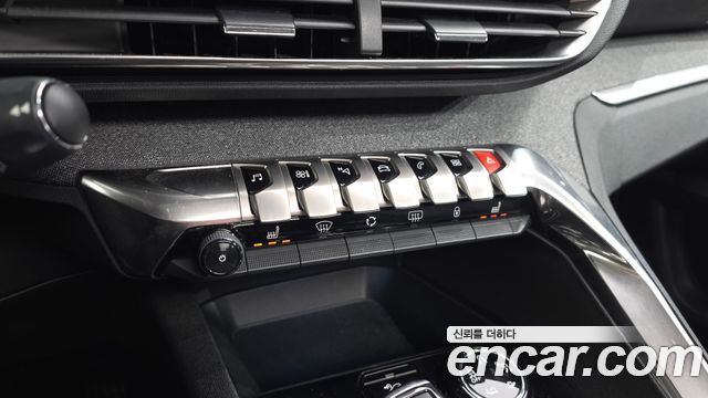 Peugeot 3008 2018 — photo 16