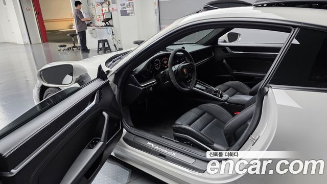 Porsche 911 2020 — photo 13