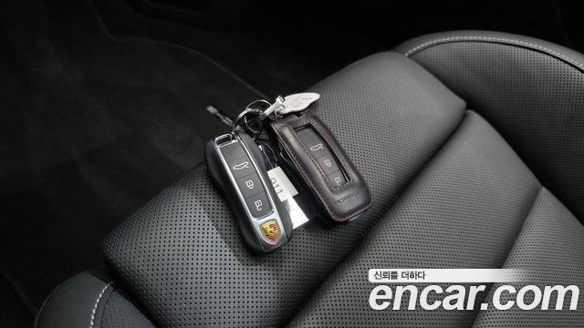 Porsche 911 2020 — photo 24