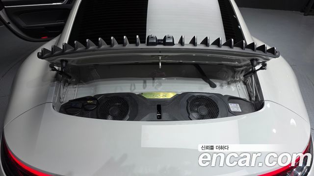 Porsche 911 2020 — photo 28