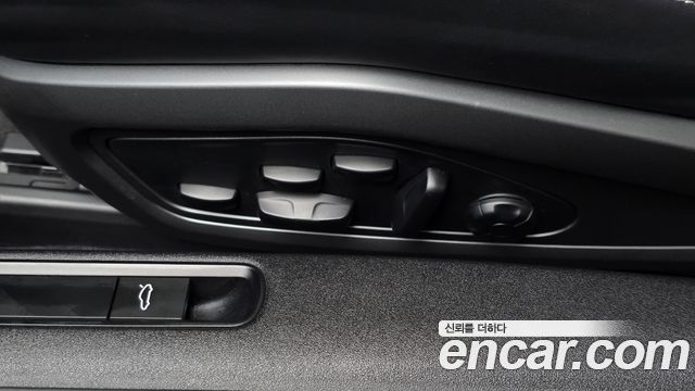 Porsche 911 2020 — photo 32
