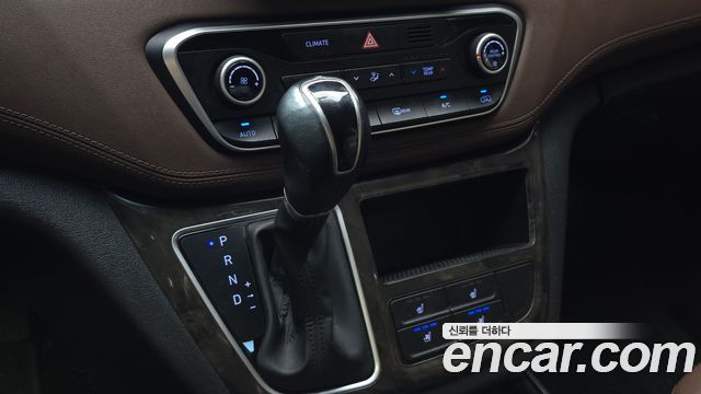 Hyundai Starex 2019 — photo 9