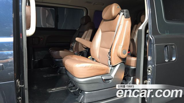 Hyundai Starex 2019 — photo 11