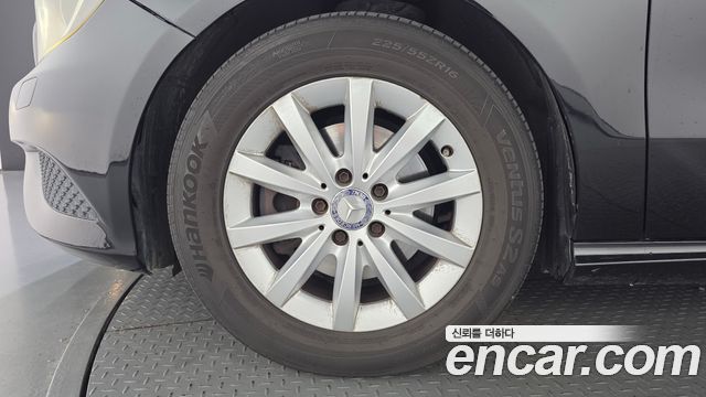 Mercedes-Benz A-Class 2014 — photo 5