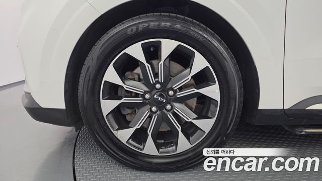 Kia Canival 2023 — photo 5