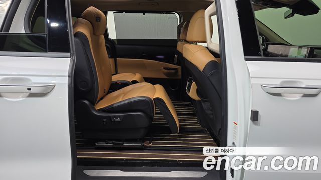 Kia Canival 2023 — photo 11