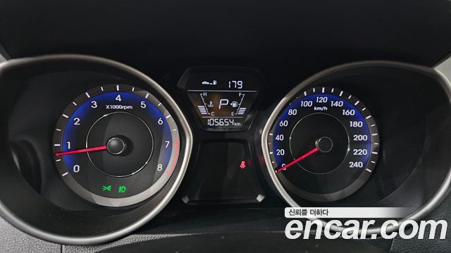 Hyundai AVANTE 2015 — photo 11