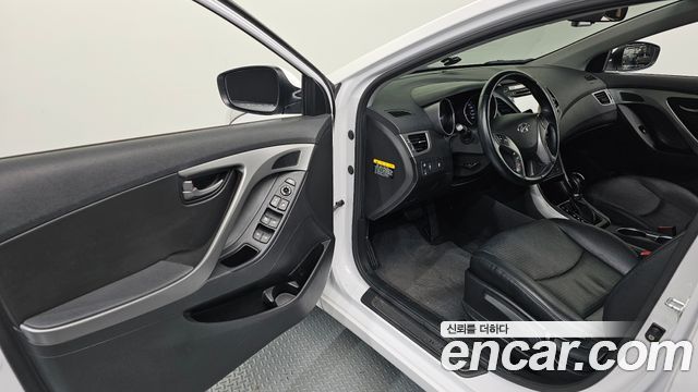 Hyundai AVANTE 2015 — photo 13