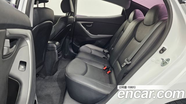 Hyundai AVANTE 2015 — photo 17