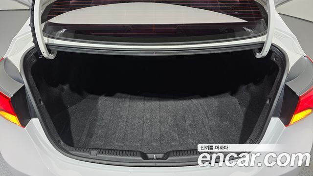 Hyundai AVANTE 2015 — photo 26
