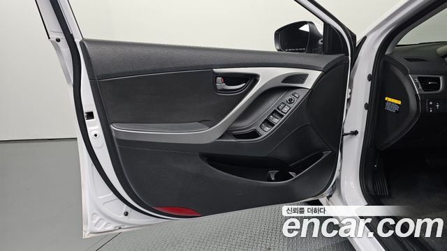 Hyundai AVANTE 2015 — photo 14