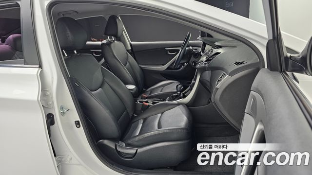 Hyundai AVANTE 2015 — photo 16