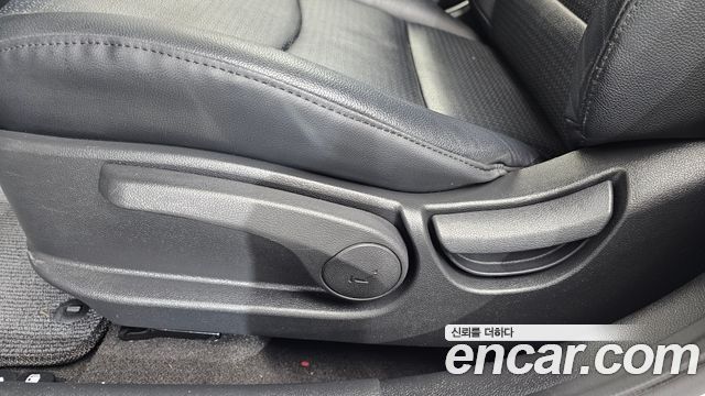 Hyundai AVANTE 2015 — photo 32