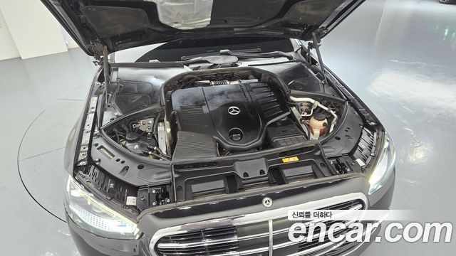 Mercedes-Benz S-Class 2023 — photo 6