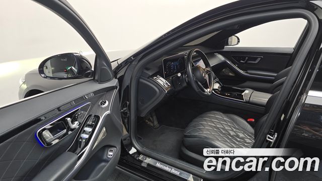 Mercedes-Benz S-Class 2023 — photo 13