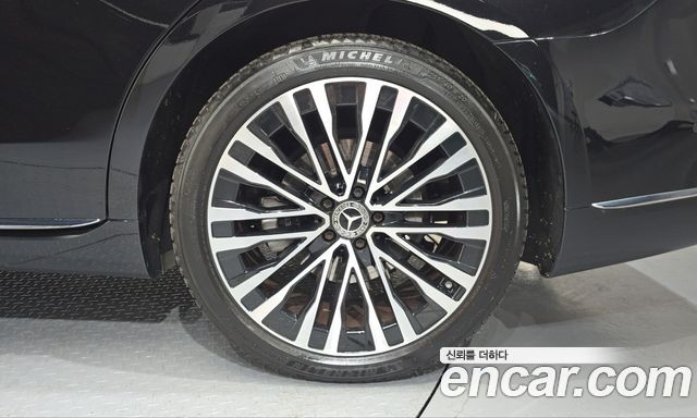 Mercedes-Benz S-Class 2023 — photo 7