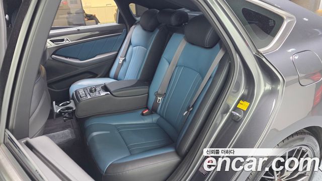 Genesis G80 2018 — photo 18
