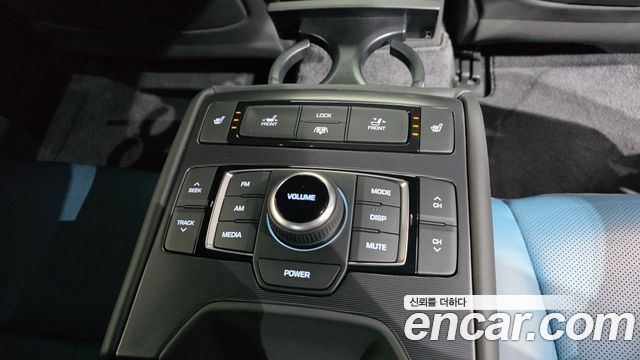 Genesis G80 2018 — photo 24