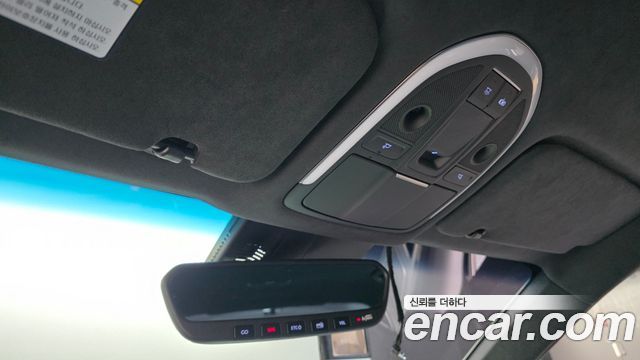 Genesis G80 2018 — photo 25