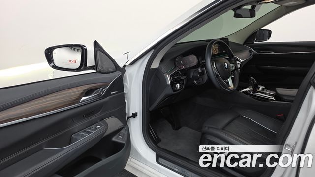 BMW Gran Turismo 2023 — photo 10