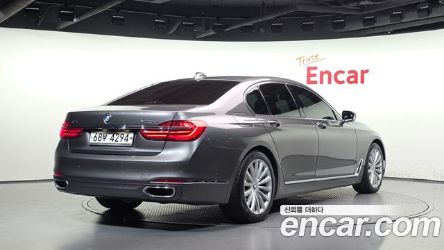 BMW 7-Series 2016 — photo 2