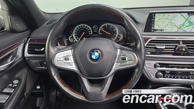 BMW 7-Series 2016 — photo 13