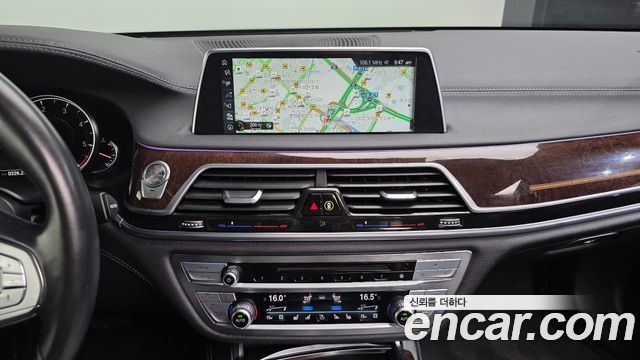 BMW 7-Series 2016 — photo 14