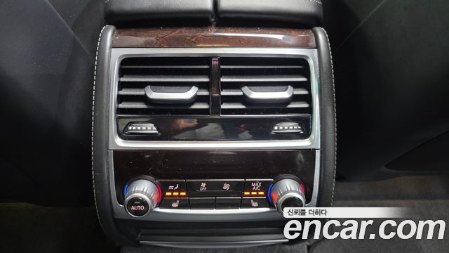 BMW 7-Series 2016 — photo 17