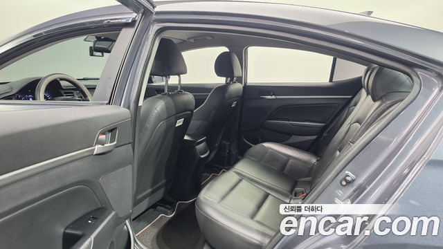 Hyundai AVANTE 2019 — photo 11
