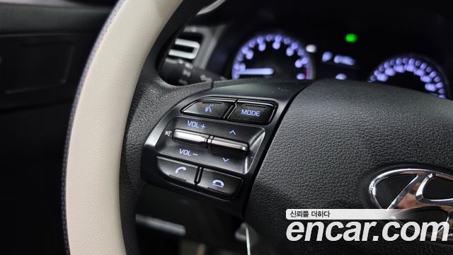 Hyundai AVANTE 2019 — photo 16