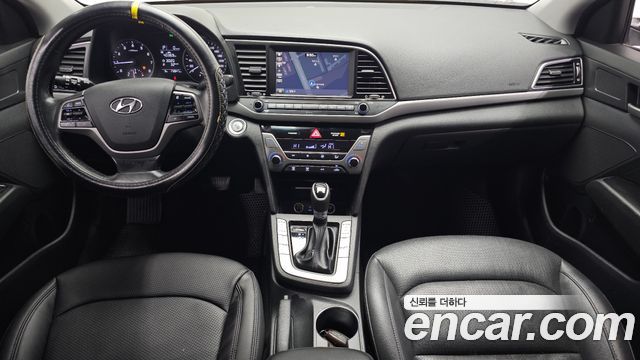 Hyundai AVANTE 2018 — photo 10