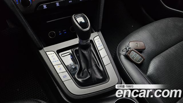Hyundai AVANTE 2018 — photo 12