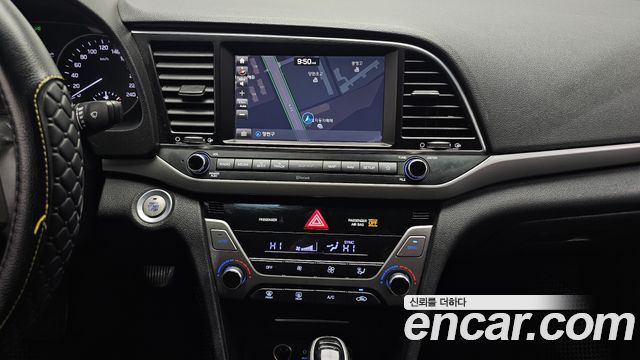 Hyundai AVANTE 2018 — photo 20