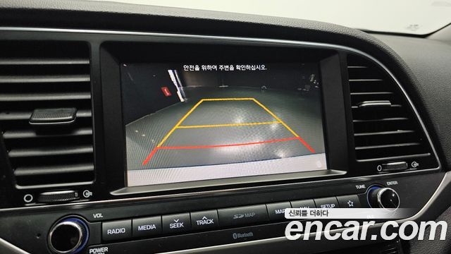 Hyundai AVANTE 2018 — photo 21