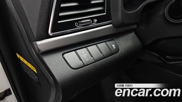 Hyundai AVANTE 2018 — photo 24