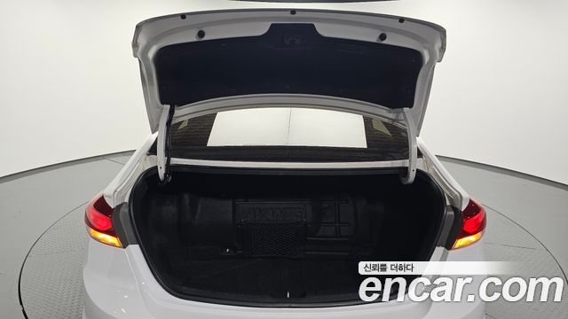 Hyundai AVANTE 2018 — photo 26