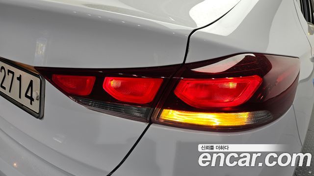 Hyundai AVANTE 2018 — photo 9