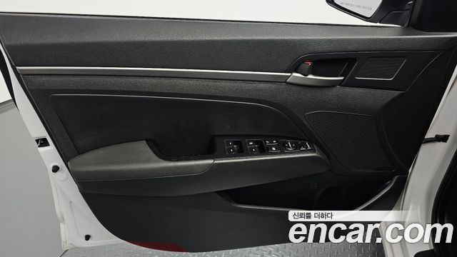 Hyundai AVANTE 2018 — photo 14