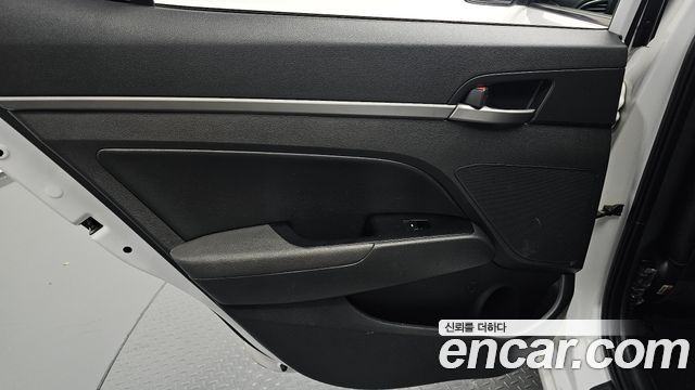 Hyundai AVANTE 2018 — photo 15