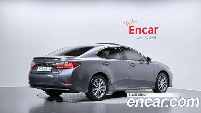 Lexus ES 2017 — photo 2