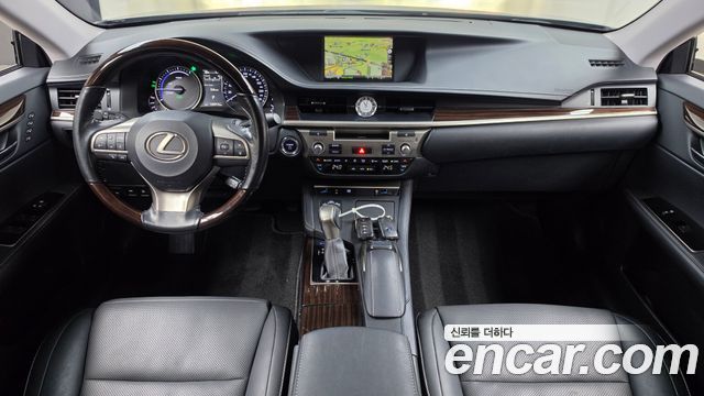 Lexus ES 2017 — photo 10