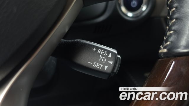 Lexus ES 2017 — photo 20