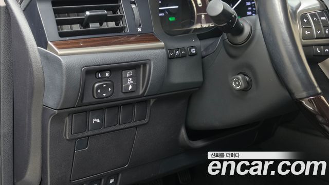 Lexus ES 2017 — photo 24
