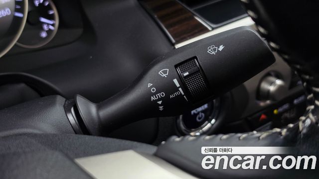 Lexus ES 2017 — photo 30