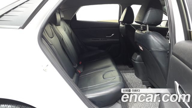 Hyundai AVANTE 2021 — photo 17