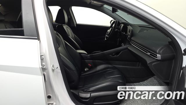 Hyundai AVANTE 2021 — photo 16