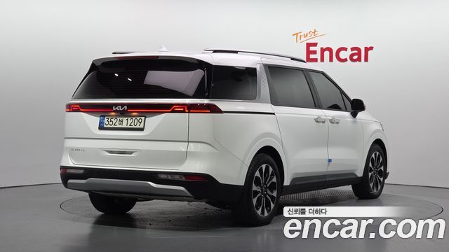 Kia Canival 2023 — photo 2