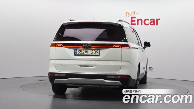 Kia Canival 2023 — photo 4